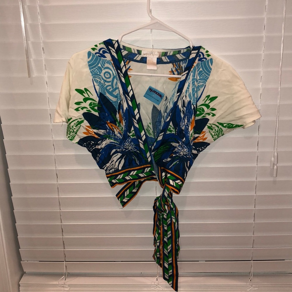 Women’s Front-Tie Crop Top! Size XS! Super cute